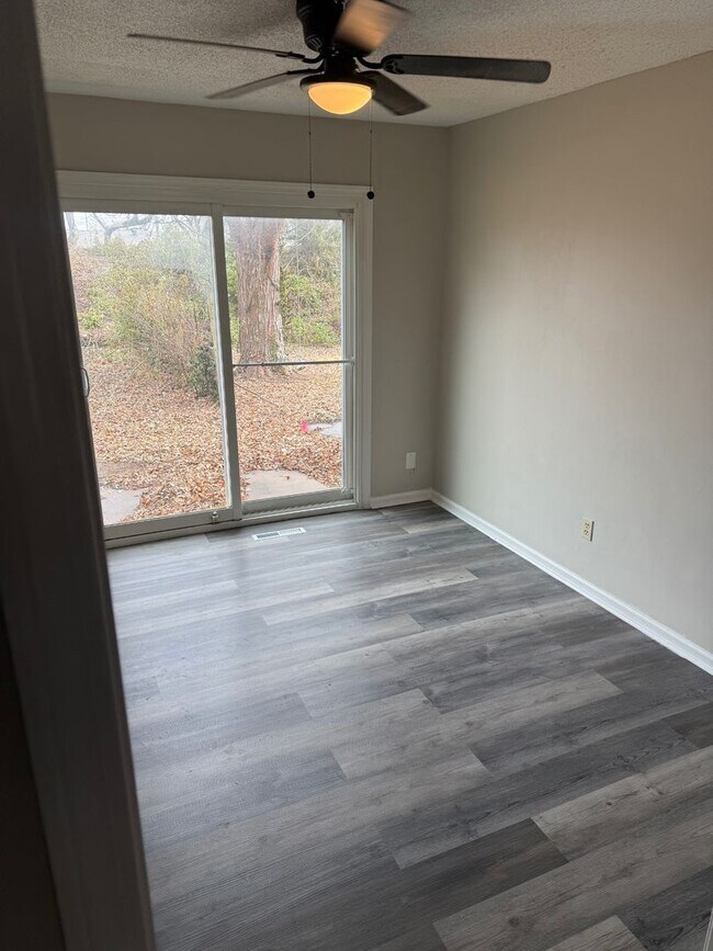 Foto del edificio - 315 Hawthorne Ct