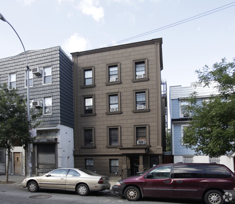 Primary Photo - 583 Lorimer St