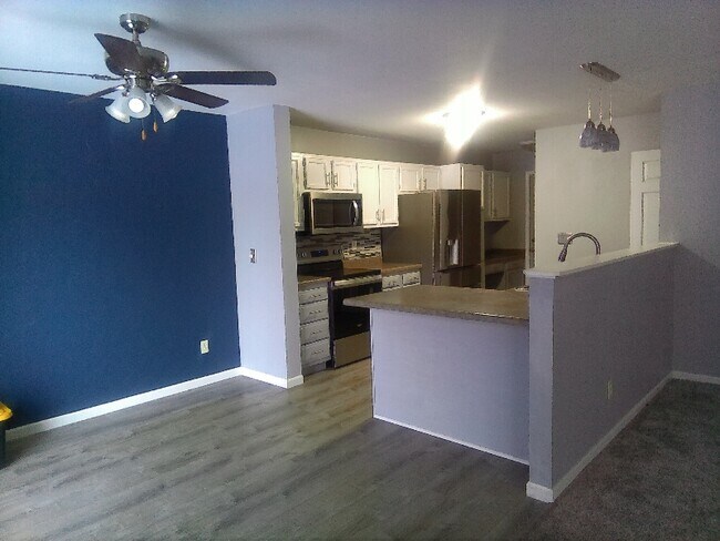 Foto del edificio - 1103 Autumn Dr