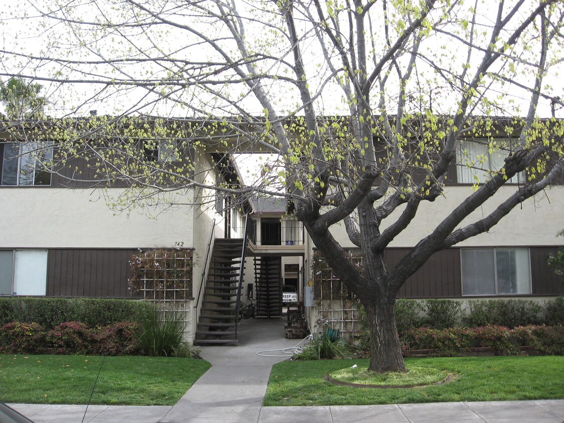 Hermoso, el centro de San José! - 742 S. 9th St. Apartments