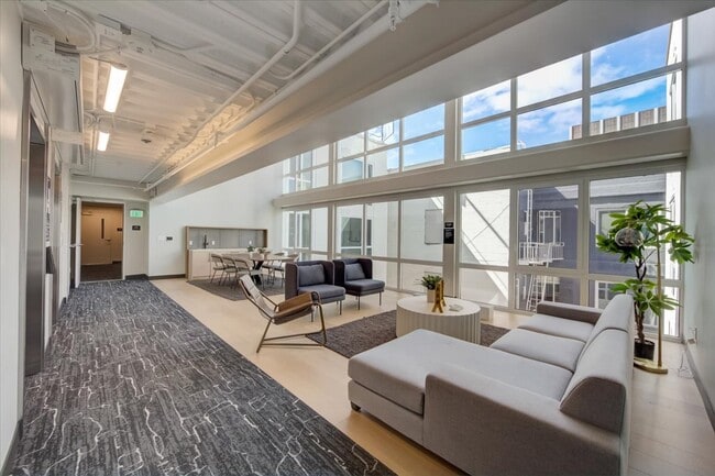 Interior Photo - 145 Leavenworth St