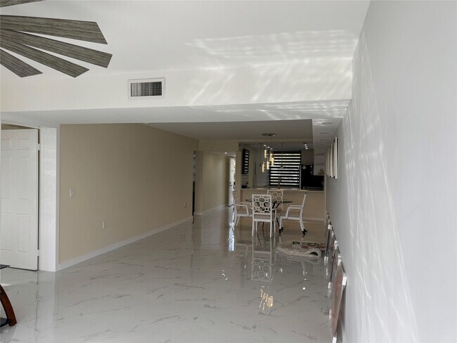 Foto del edificio - 1520 Whitehall Dr