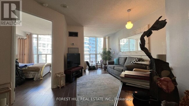 Building Photo - 24 Wellesley St W