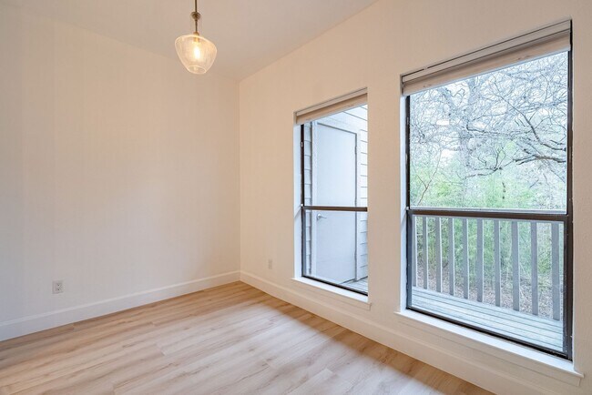 Foto del edificio - Newly Remodeled Gem in Northwest Hills: St...