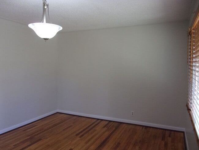 Building Photo - 3 Bedroom 2 Bath Home on Large Corner Lot