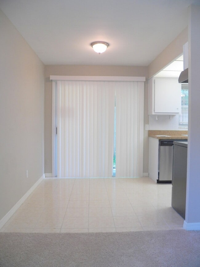 Building Photo - Cute 2/1 Home W/ Fenced Yard!