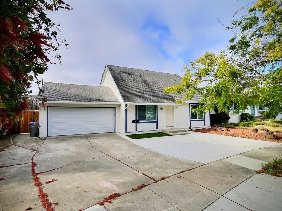 Primary Photo - 4 BD/2 BA Home with Spacious Backyard and ...