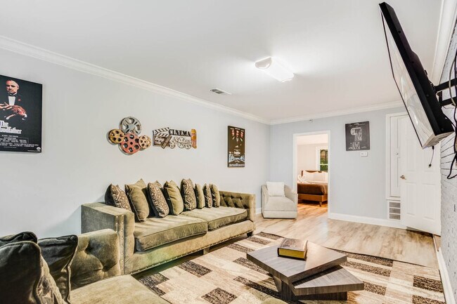 Building Photo - 2640 Casher Dr