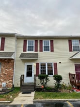 Building Photo - 814 Cobble Creek Curv