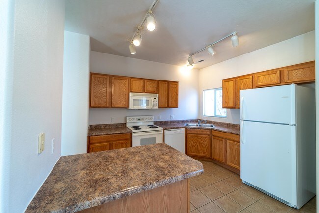Building Photo - 184 S Valley View Dr