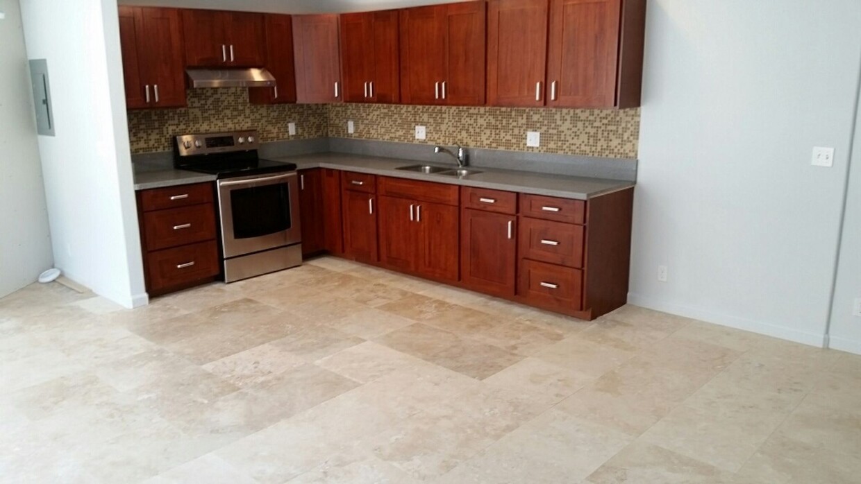 Primary Photo - Kaimuki Duplex, 3 Bedroom, 2 baths, 2 park...