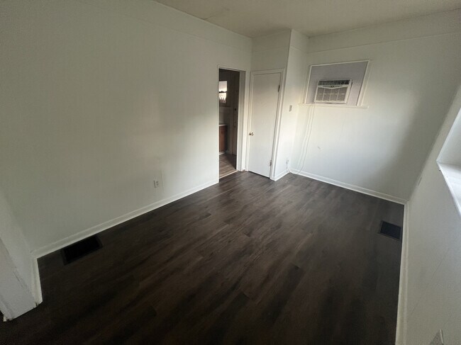 Foto del edificio - 1010-1012 Lorain Ave