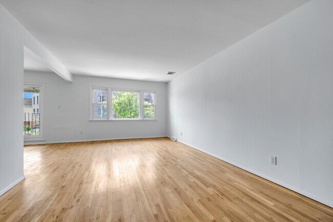 Foto del edificio - 214-17 15th Ave