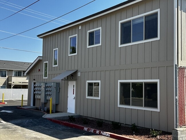 Building Photo - 1935 Table Rock Rd