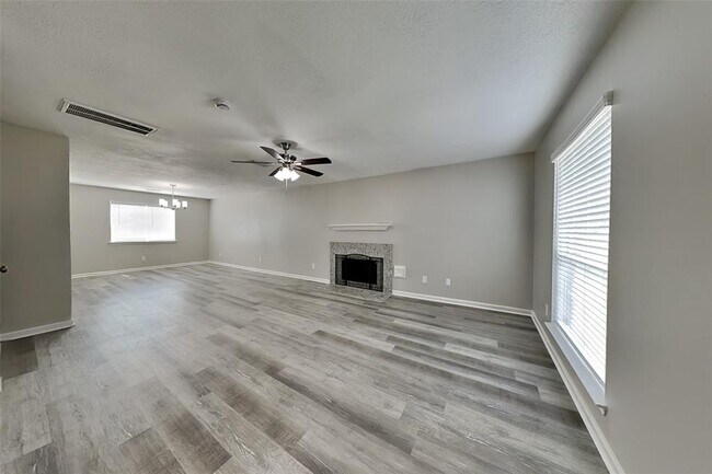 Foto del edificio - 6611 Barker Bend Ln