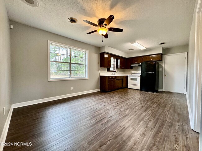 Foto del edificio - 526 W Thurman Rd