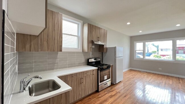 Foto del edificio - 4517 S Marshfield Ave