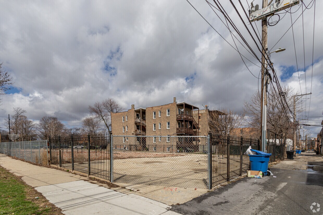 Abril de 2022 - 1237 N California Ave