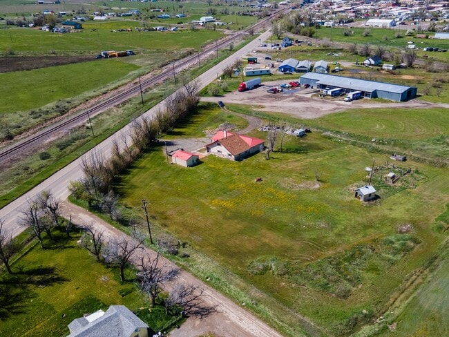 Building Photo - 5 Bedroom Home with Land in Hardin, MT FOR...