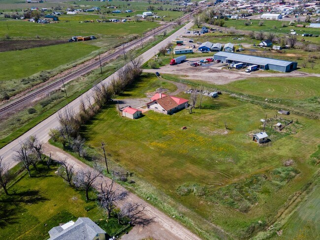 Foto del edificio - 5 Bedroom Home with Land in Hardin, MT FOR...