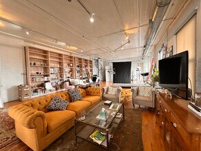 Building Photo - 1800 Central St