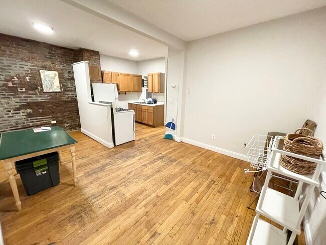 Foto del edificio - 733 Parker St