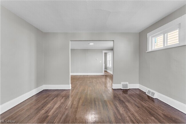Building Photo - 4486 W 42nd St