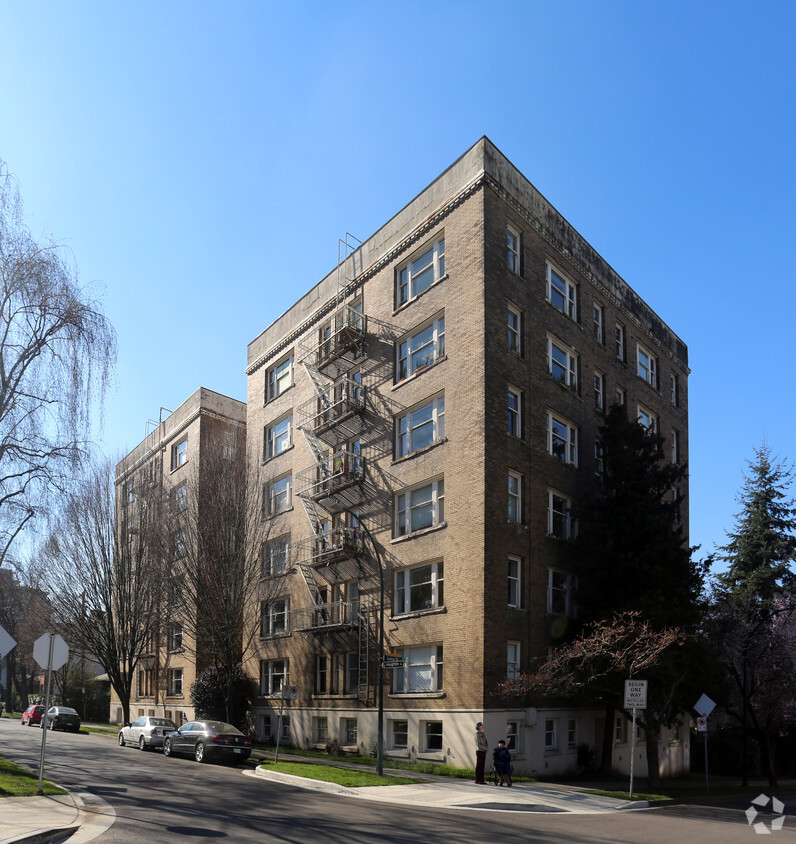 Primary Photo - Gainsborough Place Apartments