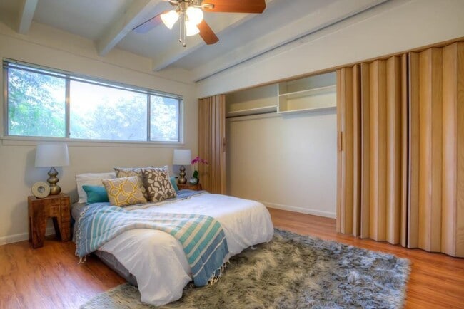 Foto del edificio - 3011 Whitis Ave