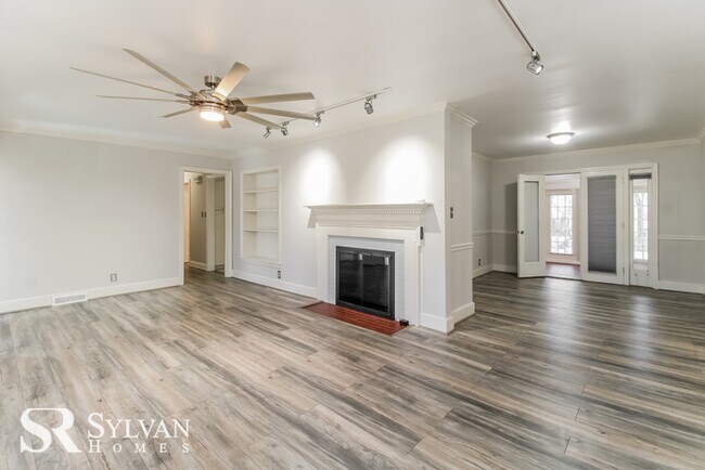 Foto del edificio - Bright and sunny 3 bedroom & 2 bath home!