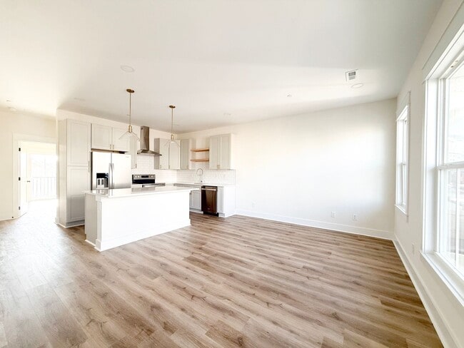 Foto del edificio - Luxury 3-Bedroom Townhome with Flex Room at Highbury + Summer Special