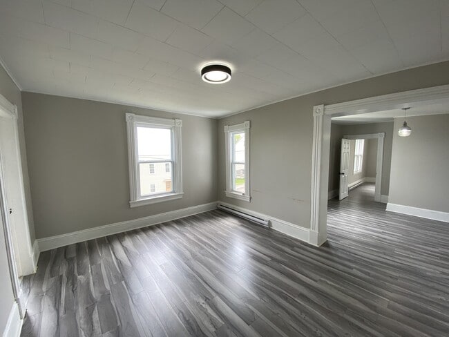 Building Photo - 28 Victoria St W