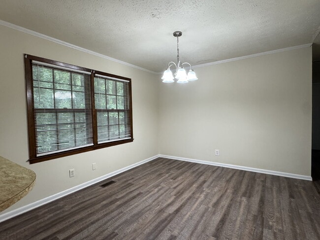 Foto del edificio - Available Immediately!