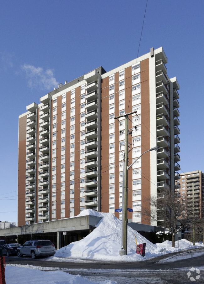 Building Photo - The Lamplighter