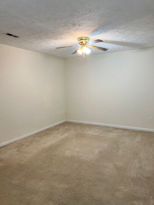Building Photo - Courthouse Green townhome