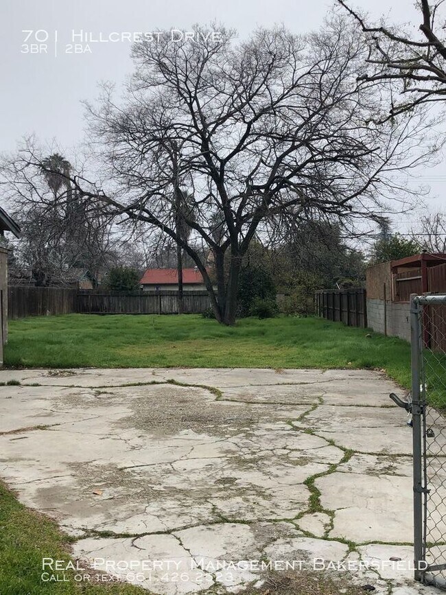 Building Photo - 701 Hillcrest Drive