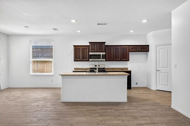 Foto del edificio - 7305 Fossell Ranch Rd