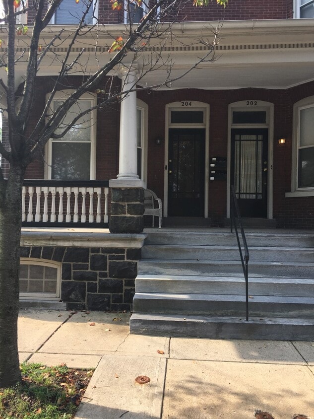 Primary Photo - 222 E 5th St