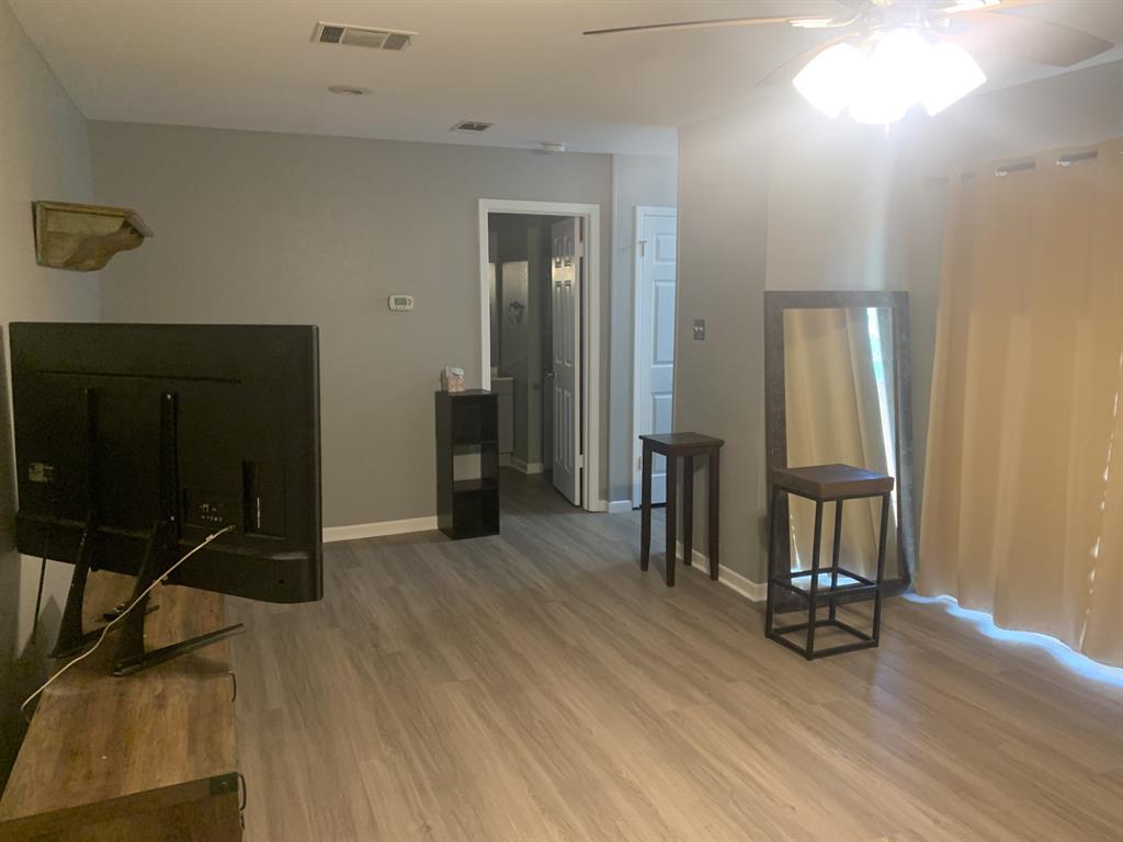 Foto principal - 6903 Deatonhill Dr