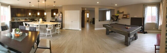 Foto del edificio - A Stunning 3 Bedroom House in South Summerlin