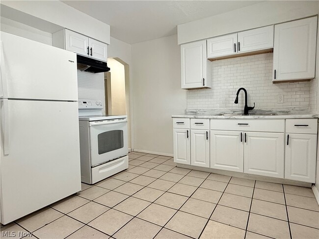 Foto del edificio - 18505 Raymond St