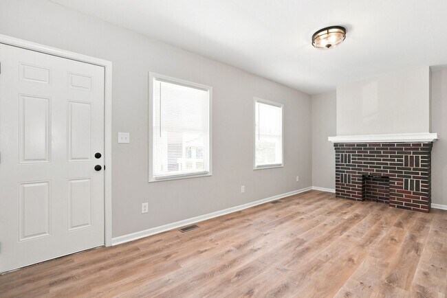 Foto del edificio - 846-848-848 Reinhard Ave