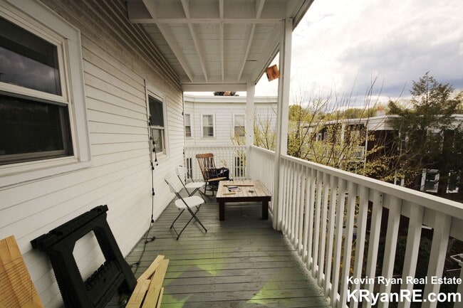 Building Photo - Large top floor 3 bed unit located in Brighton.