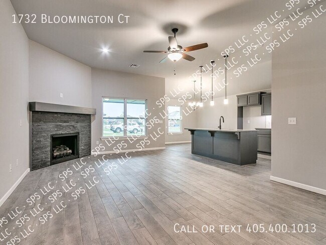 Building Photo - 1732 Bloomington Ct