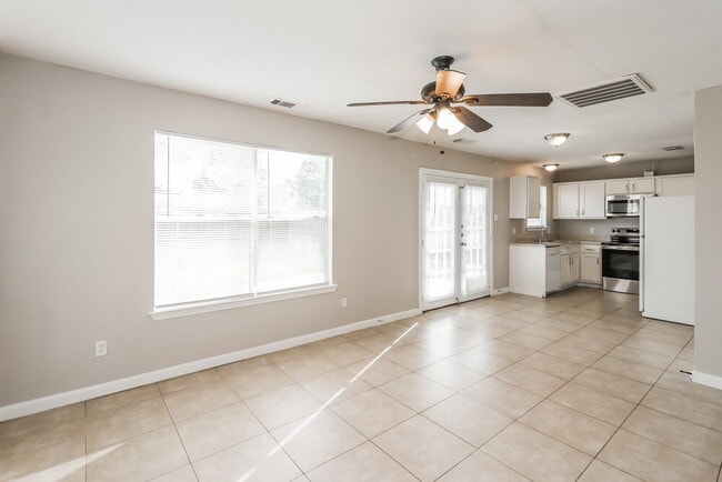 Foto del edificio - 7423 Village Lake Dr