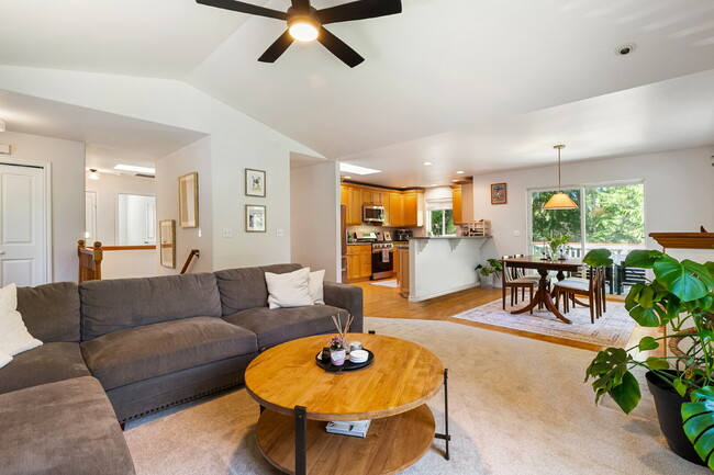 Building Photo - Charming 4-Bed Sanctuary with Modern Elega...