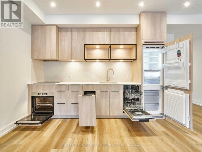 Photo du bâtiment - 2602 Yonge St