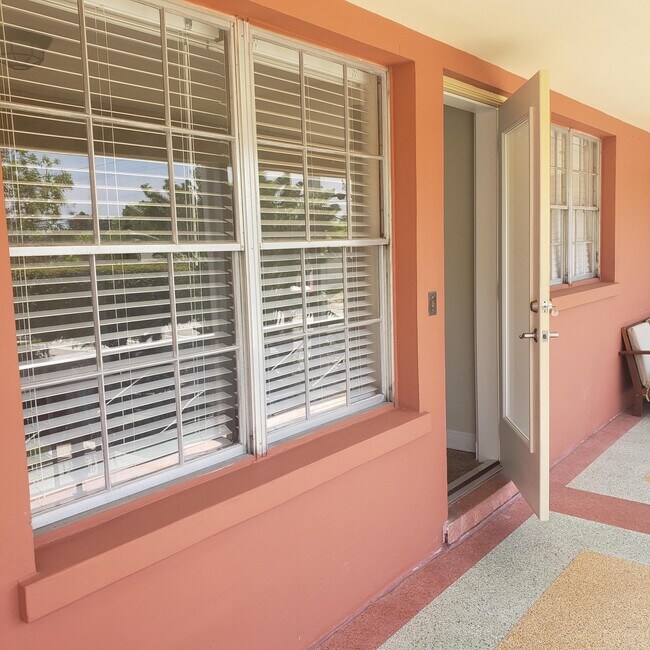 Foto del edificio - 3637 S Olive Ave
