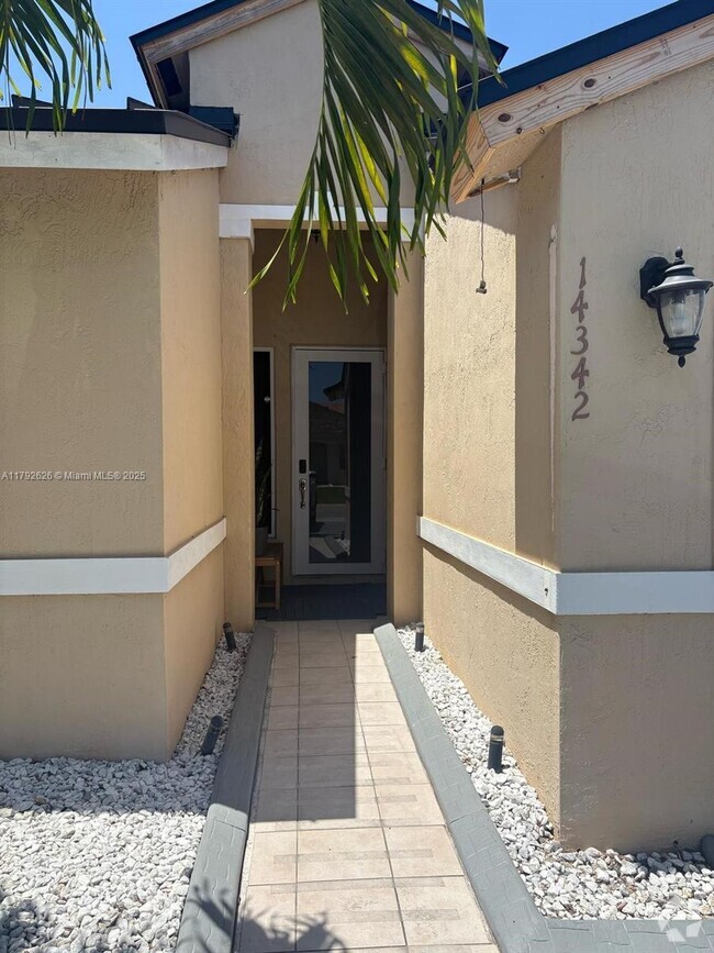 Building Photo - 14342 SW 159th Ct