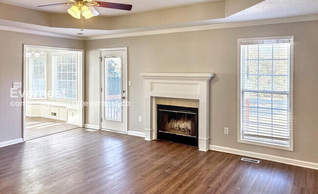 Foto del edificio - 450 Loveless Rd